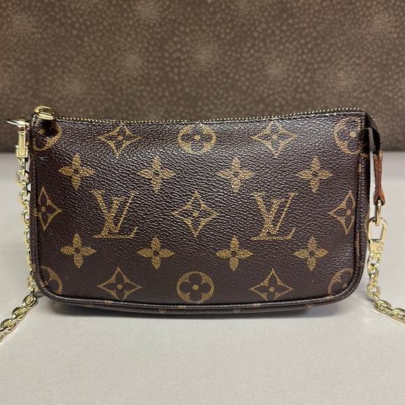 🔥🔥🔥Authentic Louis Vuitton Clutch Pouch Crossbody Bag - Picture 2 of 16